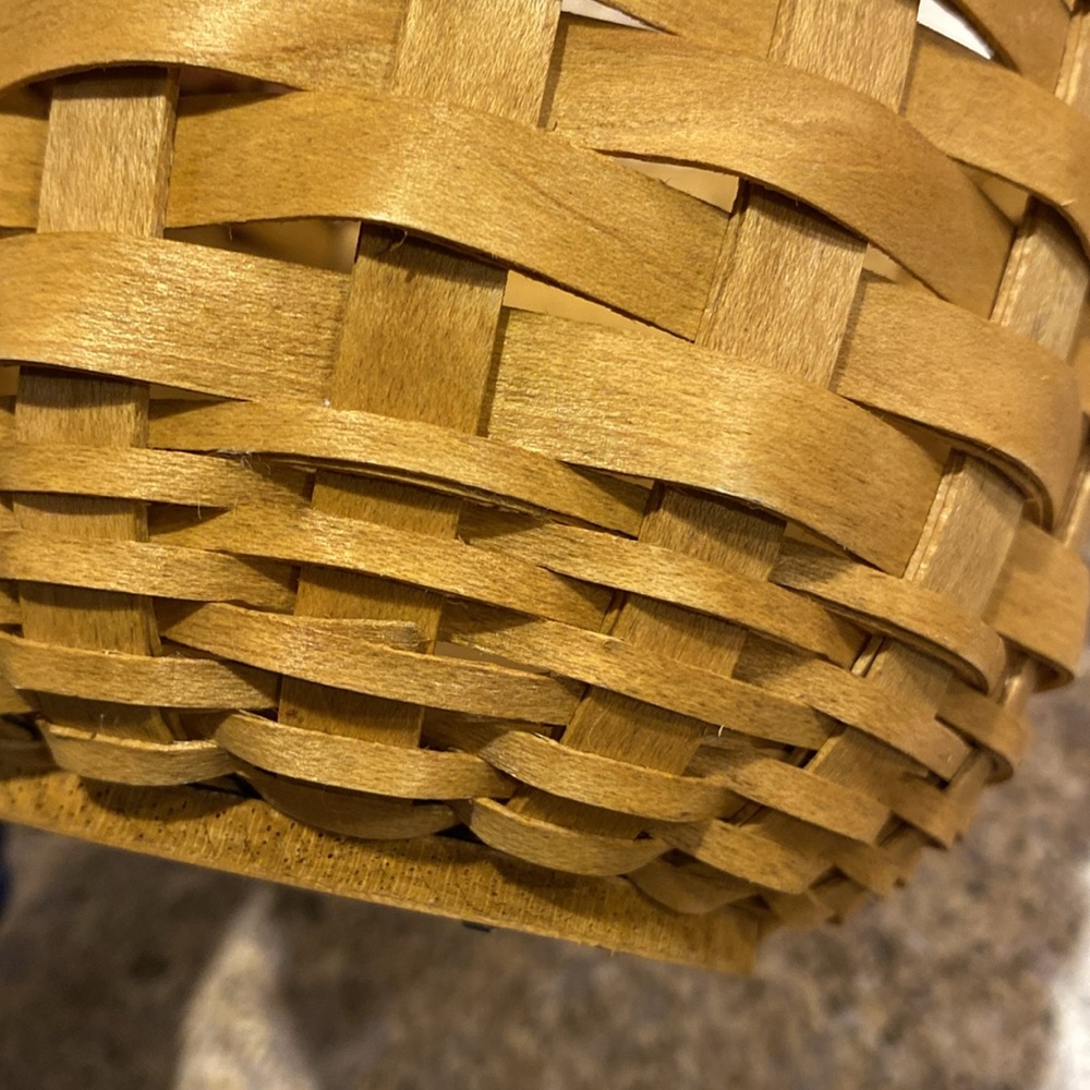 Longaberger Collectors Club Handmade Maple Basket 2004 Stationary Handle - Picture 16 of 17